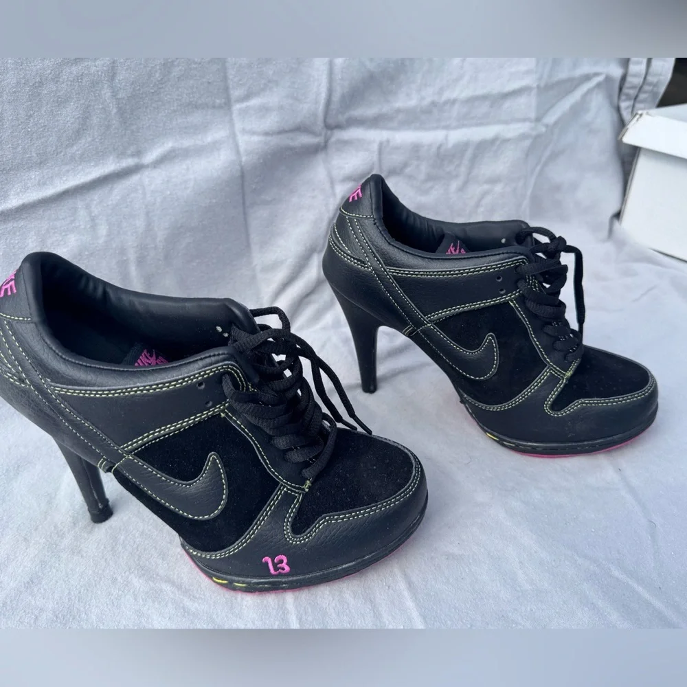 Nike Black and Pink Women's Heels - Picture 2 of 7